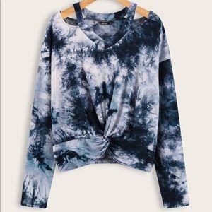 Cold Shoulder Twist Tee Crop Top